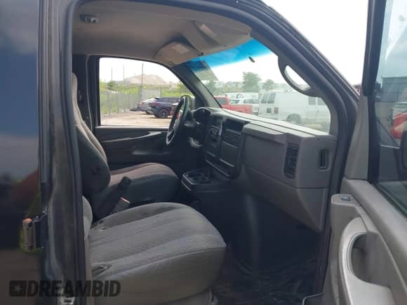 2004 Chevrolet Express Cargo с VIN 1GCGG29V441240267, выставлен на аукционе IAAI как лот 42802408 с пробегом 333 863 миль миль и . История ставок и продаж доступна на DreamBid. Изображение 5.