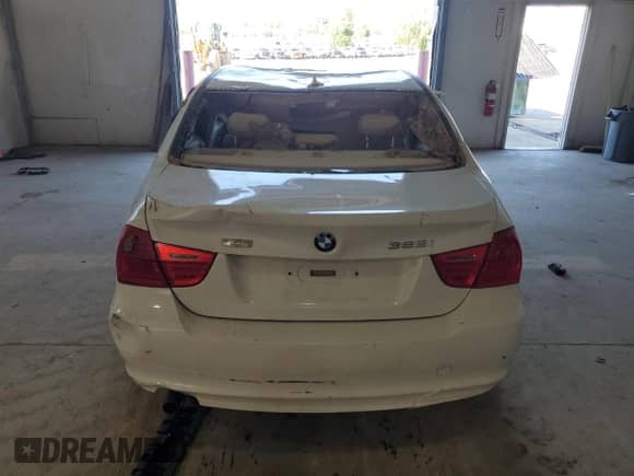 2011 BMW 3 Series 328i с VIN WBAPH5C56BF094023, выставлен на аукционе Copart как лот 63217425 с пробегом Не указан миль и Списание • Salvage title. История ставок и продаж доступна на DreamBid. Изображение 6.