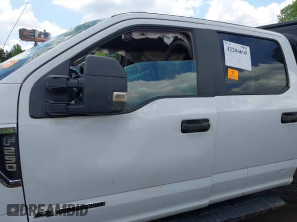 2018 Ford F-250 XL с VIN 1FT7W2BT9JEB81443, выставлен на аукционе IAAI как лот 42206605 с пробегом 124 856 миль миль и . История ставок и продаж доступна на DreamBid. Изображение 6.