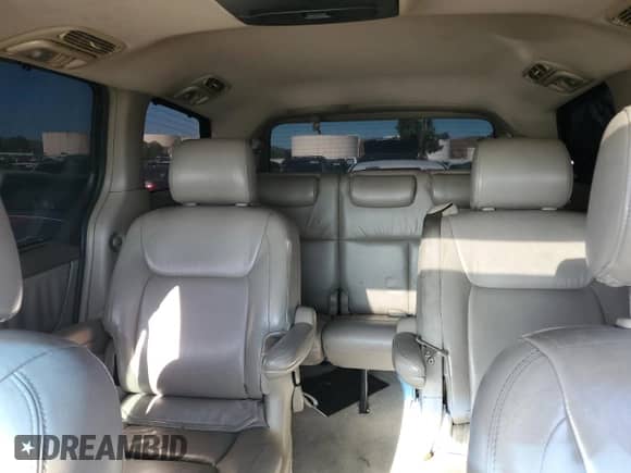 2004 Toyota Sienna XLE z VIN 5TDBA22C24S010816, wystawiony jako Copart lot #71118574 z przebiegiem 252 199 mil mil oraz Czysty tytuł • Clean title. Historia ofert i sprzedaży dostępna na DreamBid. Obrazek 10.