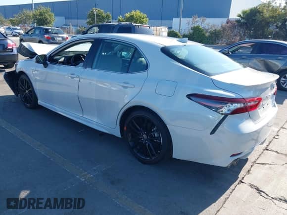2023 Toyota Camry Hybrid XSE с VIN 4T1K31AKXPU052384, выставлен на аукционе IAAI как лот 43258774 с пробегом 28 133 миль миль и . История ставок и продаж доступна на DreamBid. Изображение 3.