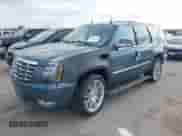 2009 Cadillac Escalade z VIN 1GYFK23249R136552, wystawiony jako IAAI lot #42055626 z przebiegiem 196 234 mil mil oraz . Historia ofert i sprzedaży dostępna na DreamBid. Obrazek 2.