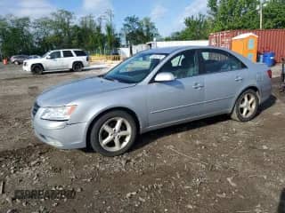 2010 Hyundai Sonata SE z VIN 5NPEU4AC0AH620278, wystawiony jako Copart lot #55063295 z przebiegiem 199 077 mil mil oraz Szkoda całkowita • Salvage title. Historia ofert i sprzedaży dostępna na DreamBid. Obrazek 1.