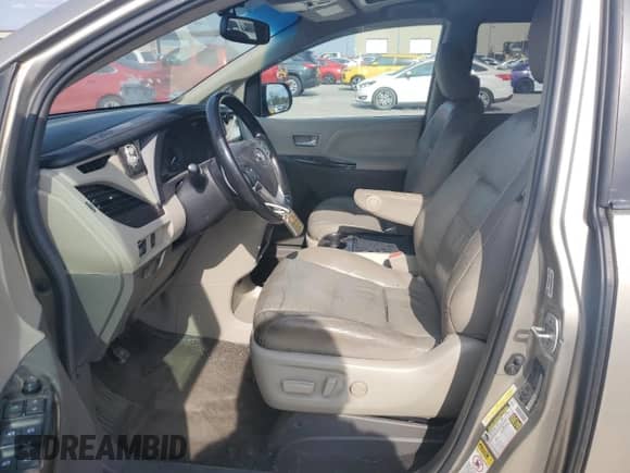 2016 Toyota Sienna XLE with VIN 5TDYK3DC6GS712698, listed as a Copart auction lot 86699005 with 311,889 mi miles and Salvage title. Bid and sale history available at DreamBid. Image 7.