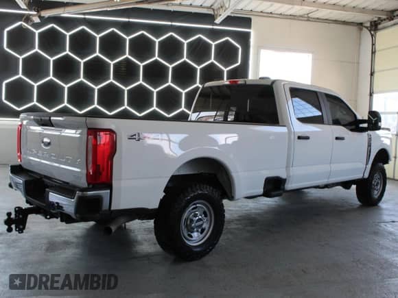 2024 Ford F-250 XL с VIN 1FT7W2BA2RED32472, выставлен на аукционе Copart как лот 60898985 с пробегом 15 826 миль миль и Списание • Salvage title. История ставок и продаж доступна на DreamBid. Изображение 3.