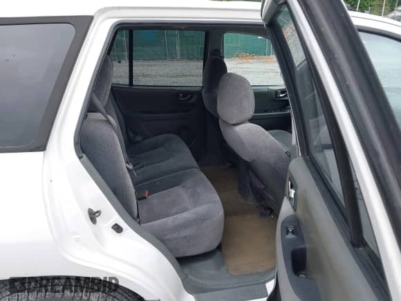 2003 Hyundai Santa Fe GLS with VIN KM8SC13D83U400238, listed as a IAAI auction lot 42493882 with 126,248 mi miles and . Bid and sale history available at DreamBid. Image 8.