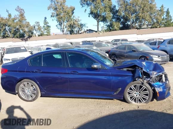 2019 BMW 5 Series M550i xDrive с VIN WBAJB9C54KB288992, выставлен на аукционе IAAI как лот 41302127 с пробегом 48 418 миль миль и . История ставок и продаж доступна на DreamBid. Изображение 13.