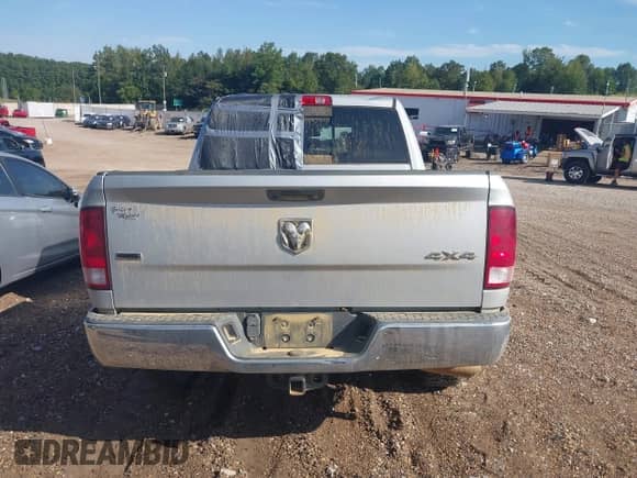 2018 Ram 1500 Big Horn z VIN 1C6RR7LT3JS289366, wystawiony jako IAAI lot #43159203 z przebiegiem 115 237 mil mil oraz . Historia ofert i sprzedaży dostępna na DreamBid. Obrazek 16.