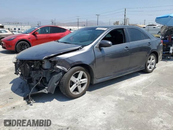2013 Toyota Camry L with VIN 4T1BF1FK4DU235680, listed as a Copart auction lot 68493915 with 176,154 mi miles and Salvage title. Bid and sale history available at DreamBid. Image 1.