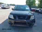 2019 Nissan Frontier SV z VIN 1N6DD0EV3KN798118, wystawiony jako IAAI lot #42810355 z przebiegiem 50 342 mil mil oraz . Historia ofert i sprzedaży dostępna na DreamBid. Obrazek 12.