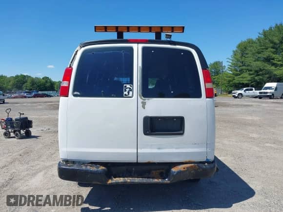 2008 Chevrolet City Express Cargo z VIN 1GNHG35K281223762, wystawiony jako IAAI lot #42411164 z przebiegiem 190 225 mil mil oraz . Historia ofert i sprzedaży dostępna na DreamBid. Obrazek 16.