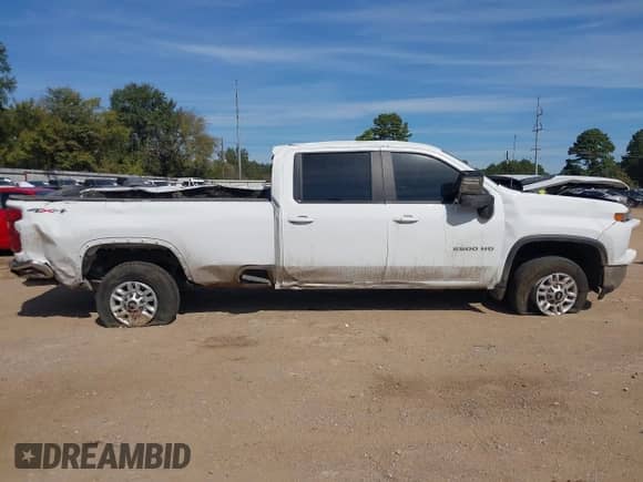 2024 Chevrolet Silverado 2500HD LT with VIN 1GC1YNE74RF469621, listed as a IAAI auction lot 43511135 with 46,966 mi miles and . Bid and sale history available at DreamBid. Image 14.