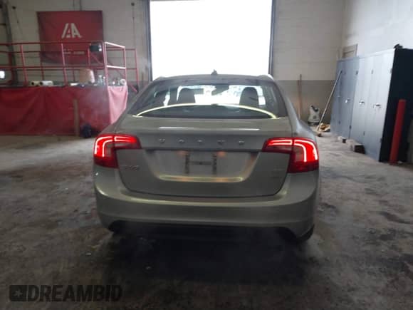 2013 Volvo S60 T5 с VIN YV1612FHXD2181306, выставлен на аукционе IAAI как лот 41726747 с пробегом 116 836 миль миль и . История ставок и продаж доступна на DreamBid. Изображение 16.