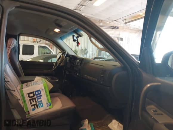 2008 GMC Sierra 1500 SLE1 с VIN 2GTEC190081336303, выставлен на аукционе IAAI как лот 43159571 с пробегом 266 030 миль миль и . История ставок и продаж доступна на DreamBid. Изображение 5.