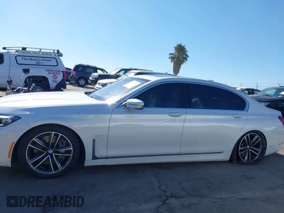 2022 BMW 7 Series 750i xDrive with VIN WBA7U2C06NCH62779, listed as a IAAI auction lot 43141035 with 34,941 mi miles and . Bid and sale history available at DreamBid. Image 14.