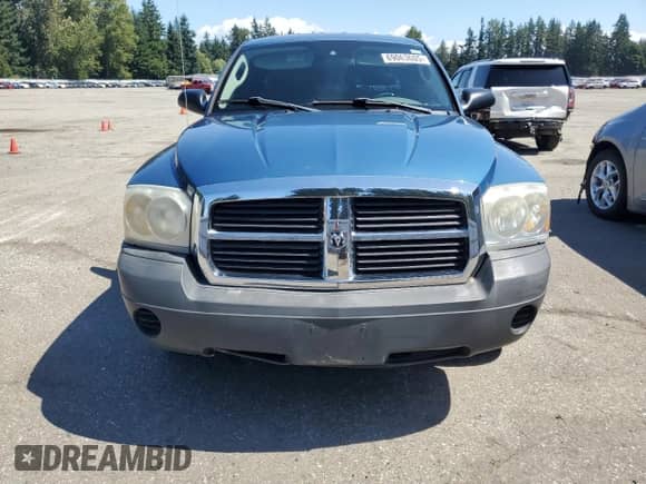 2005 Dodge Dakota ST z VIN 1D7HE22KX5S252192, wystawiony jako Copart lot #69063605 z przebiegiem 94 335 mil mil oraz Czysty tytuł • Clean title. Historia ofert i sprzedaży dostępna na DreamBid. Obrazek 5.