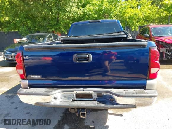 2000 Chevrolet Silverado 1500 with VIN 1GCEC14TXYE381197, listed as a IAAI auction lot 42275123 with 114,188 mi miles and . Bid and sale history available at DreamBid. Image 17.