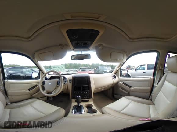 2006 Ford Explorer Limited z VIN 1FMEU75846UA56988, wystawiony jako IAAI lot #43353688 z przebiegiem 70 906 mil mil oraz . Historia ofert i sprzedaży dostępna na DreamBid. Obrazek 18.