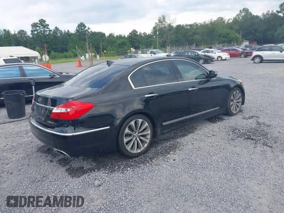 2013 Hyundai Genesis R-Spec z VIN KMHGC4DH2DU219078, wystawiony jako IAAI lot #42680770 z przebiegiem 118 902 mil mil oraz . Historia ofert i sprzedaży dostępna na DreamBid. Obrazek 4.