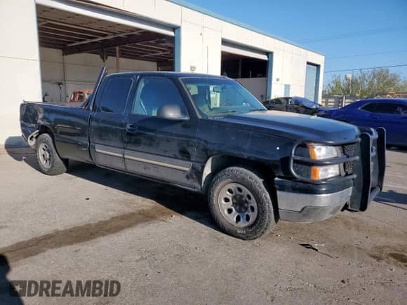 2006 Chevrolet Silverado 1500 LT2 с VIN 1GCEC19T46E245847, выставлен на аукционе Copart как лот 82119435 с пробегом 330 323 миль миль и Списание • Salvage title. История ставок и продаж доступна на DreamBid. Изображение 4.