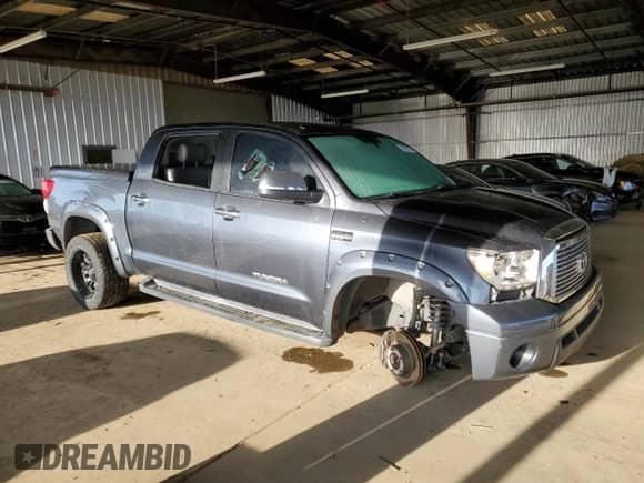 2010 Toyota Tundra Limited z VIN 5TFFY5F16AX091624, wystawiony jako Copart lot #49898515 z przebiegiem Nie podano mil oraz Szkoda całkowita • Salvage title. Historia ofert i sprzedaży dostępna na DreamBid. Obrazek 4.