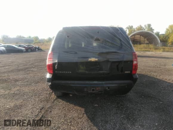 2011 Chevrolet Suburban LT with VIN 1GNSKJE32BR328845, listed as a IAAI auction lot 43211739 with 196,574 mi miles and . Bid and sale history available at DreamBid. Image 18.