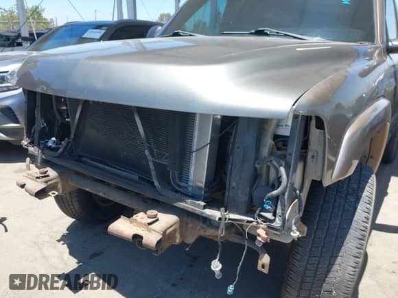 2002 Chevrolet Silverado 1500 LS с VIN 1GCEC14T22Z194035, выставлен на аукционе IAAI как лот 42620023 с пробегом Не указан миль и . История ставок и продаж доступна на DreamBid. Изображение 6.