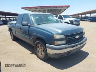 2007 Chevrolet Silverado 1500 LT1 with VIN 1GCEC19Z97Z147878, listed as a IAAI auction lot 42409835 with 194,512 mi miles and . Bid and sale history available at DreamBid. Image 1.