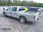 2001 Dodge Dakota Sport z VIN 1B7HL2AX01S333189, wystawiony jako IAAI lot #42719224 z przebiegiem 209 734 mil mil oraz . Historia ofert i sprzedaży dostępna na DreamBid. Obrazek 3.