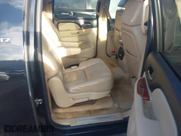 2008 Chevrolet Suburban 3LT with VIN 1GNFC16J08J199636, listed as a IAAI auction lot 42647109 with 201,233 mi miles and . Bid and sale history available at DreamBid. Image 8.