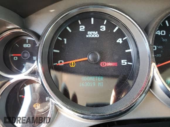 2014 Chevrolet Silverado 2500HD Work Truck z VIN 1GC1KVC83EF137290, wystawiony jako Copart lot #80095975 z przebiegiem 163 019 mil mil oraz Szkoda całkowita • Salvage title. Historia ofert i sprzedaży dostępna na DreamBid. Obrazek 9.