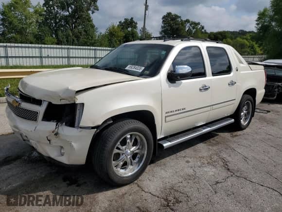 2013 Chevrolet Avalanche LTZ with VIN 3GNTKGE78DG293838, listed as a Copart auction lot 69284035 with 212,829 mi miles and Salvage title. Bid and sale history available at DreamBid. Image 1.