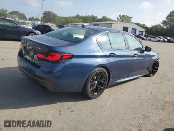 2022 BMW 5 Series 540i xDrive z VIN WBA73BJ09NWX77360, wystawiony jako Copart lot #67325455 z przebiegiem 61 094 mil mil oraz Szkoda całkowita • Salvage title. Historia ofert i sprzedaży dostępna na DreamBid. Obrazek 3.