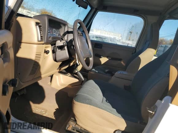 1999 Jeep Wrangler Sahara z VIN 1J4FY49S0XP459376, wystawiony jako Copart lot #86651405 z przebiegiem 150 917 mil mil oraz Szkoda całkowita • Salvage title. Historia ofert i sprzedaży dostępna na DreamBid. Obrazek 7.