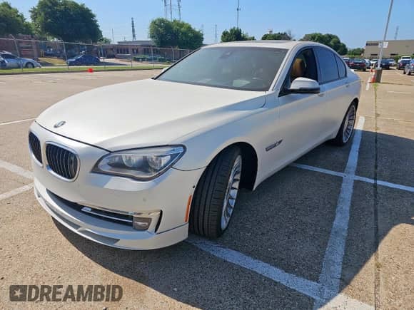 2013 BMW 7 Series 750i xDrive с VIN WBAYB6C51DDS16345, выставлен на аукционе Copart как лот 64604525 с пробегом 115 128 миль миль и Чистый • Clean title. История ставок и продаж доступна на DreamBid. Изображение 2.