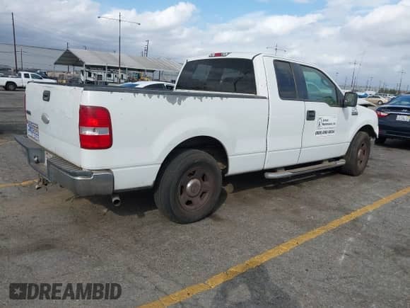 2006 Ford F-150 XLT with VIN 1FTPX12566NA10861, listed as a IAAI auction lot 43440786 with 424,269 mi miles and . Bid and sale history available at DreamBid. Image 4.