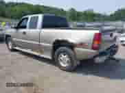 2002 GMC Sierra 1500 SLE z VIN 2GTEK19T921426568, wystawiony jako IAAI lot #42930637 z przebiegiem 141 980 mil mil oraz . Historia ofert i sprzedaży dostępna na DreamBid. Obrazek 3.