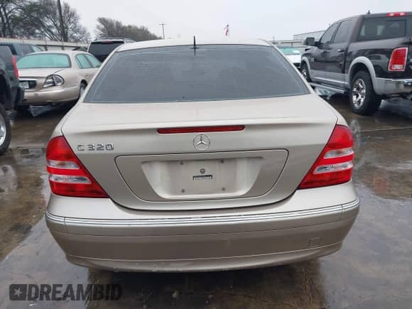 2005 Mercedes-Benz C 320 z VIN WDBRF64J65F576240, wystawiony jako IAAI lot #41446413 z przebiegiem 68 000 mil mil oraz . Historia ofert i sprzedaży dostępna na DreamBid. Obrazek 20.