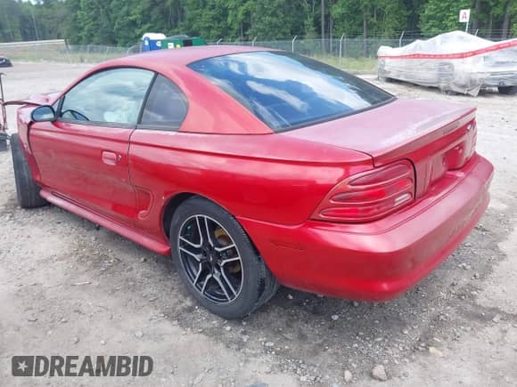 1994 Ford Mustang z VIN 1FALP4047RF117240, wystawiony jako IAAI lot #42315542 z przebiegiem 120 825 mil mil oraz . Historia ofert i sprzedaży dostępna na DreamBid. Obrazek 3.