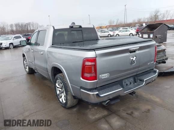 2022 Ram 1500 Longhorn z VIN 1C6SRFKT8NN192598, wystawiony jako IAAI lot #41645164 z przebiegiem 48 890 mil mil oraz . Historia ofert i sprzedaży dostępna na DreamBid. Obrazek 3.