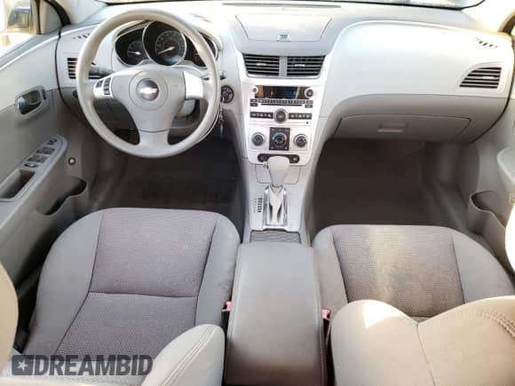 2010 Chevrolet Malibu 1FL z VIN 1G1ZA5E05AF216069, wystawiony jako Copart lot #85259505 z przebiegiem 81 320 mil mil oraz Szkoda całkowita • Salvage title. Historia ofert i sprzedaży dostępna na DreamBid. Obrazek 8.