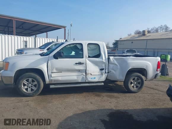 2010 GMC Sierra 1500 SLE with VIN 1GTSCVE05AZ145425, listed as a IAAI auction lot 41141118 with 258,050 mi miles and . Bid and sale history available at DreamBid. Image 14.