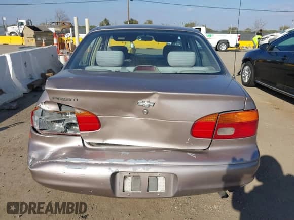 2000 Chevrolet Prizm z VIN 1Y1SK5288YZ407540, wystawiony jako IAAI lot #41449693 z przebiegiem 192 892 mil mil oraz . Historia ofert i sprzedaży dostępna na DreamBid. Obrazek 17.