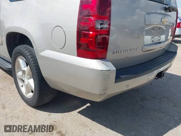 2007 Chevrolet Suburban LS z VIN 1GNFC16097J338927, wystawiony jako IAAI lot #43359757 z przebiegiem 159 189 mil mil oraz . Historia ofert i sprzedaży dostępna na DreamBid. Obrazek 13.
