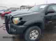 2013 Toyota Tacoma PreRunner z VIN 5TFTX4GN7DX025752, wystawiony jako IAAI lot #41903741 z przebiegiem 70 382 mil mil oraz . Historia ofert i sprzedaży dostępna na DreamBid. Obrazek 18.