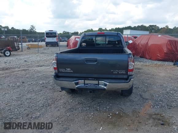 2015 Toyota Tacoma PreRunner with VIN 5TFTU4GN7FX086935, listed as a IAAI auction lot 43307807 with 200,000 mi miles and . Bid and sale history available at DreamBid. Image 17.
