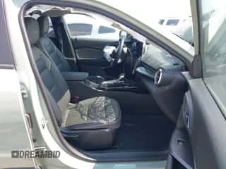 2024 Chevrolet Trax ACTIV с VIN KL77LKE22RC138045, выставлен на аукционе IAAI как лот 43070713 с пробегом 23 892 миль миль и . История ставок и продаж доступна на DreamBid. Изображение 5.