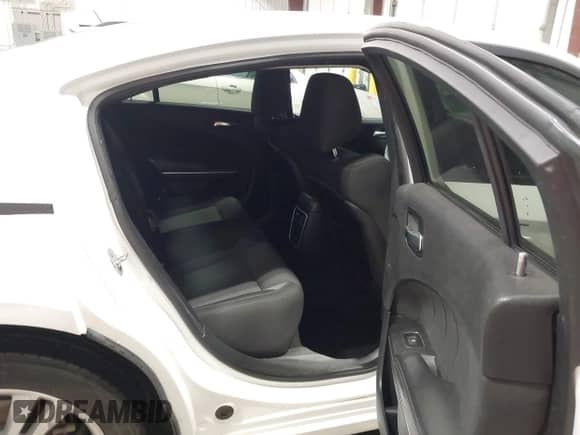 2015 Dodge Charger SXT z VIN 2C3CDXJG0FH837328, wystawiony jako IAAI lot #43000075 z przebiegiem 121 093 mil mil oraz . Historia ofert i sprzedaży dostępna na DreamBid. Obrazek 8.