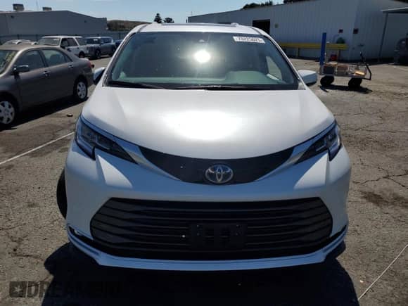 2024 Toyota Sienna Limited z VIN 5TDZRKEC2RS211061, wystawiony jako Copart lot #70225025 z przebiegiem 21 736 mil mil oraz Szkoda całkowita • Salvage title. Historia ofert i sprzedaży dostępna na DreamBid. Obrazek 5.