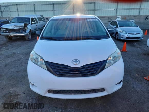 2014 Toyota Sienna L with VIN 5TDZK3DCXES467793, listed as a Copart auction lot 83985505 with 200,913 mi miles and Clean title. Bid and sale history available at DreamBid. Image 5.